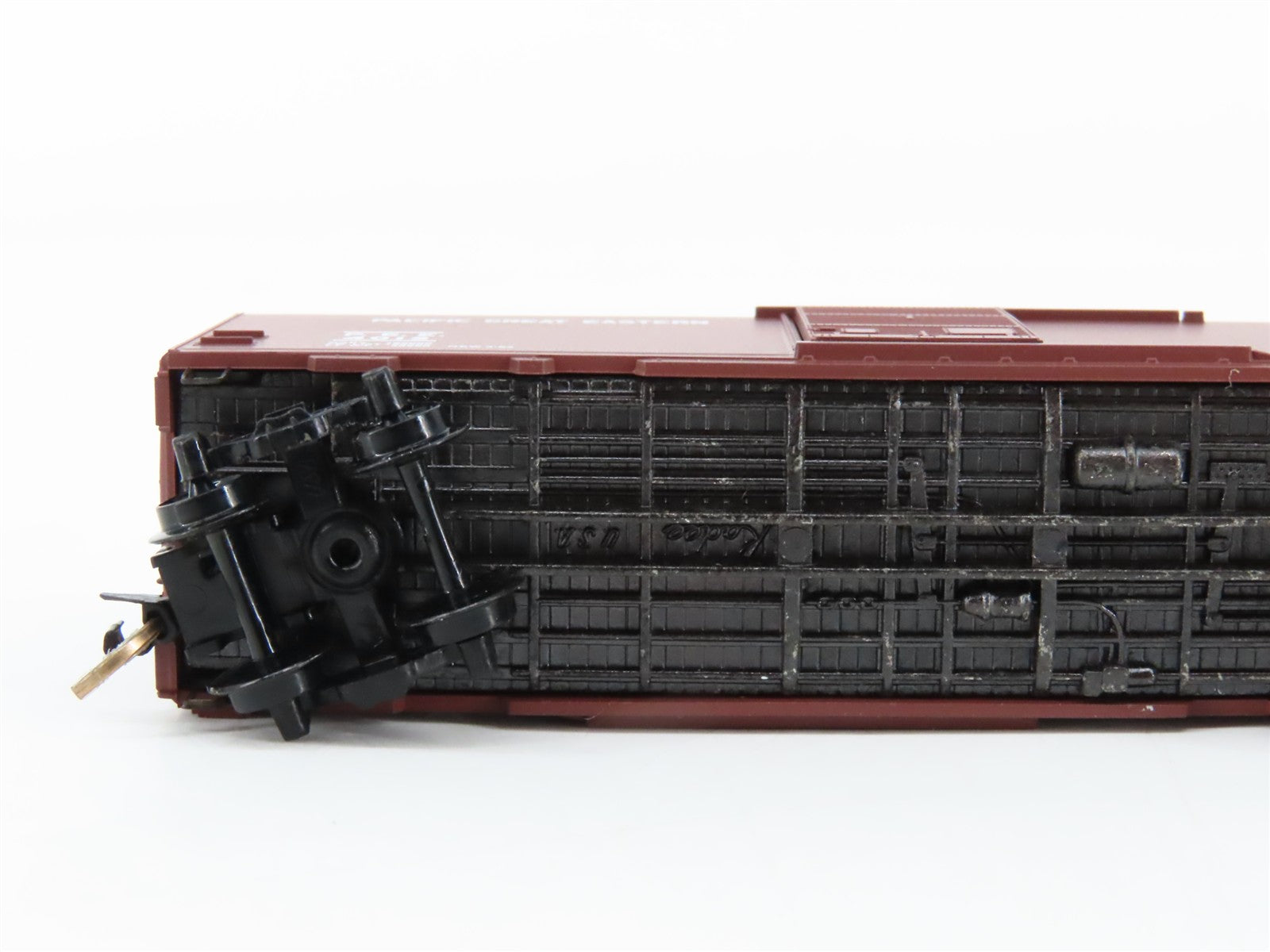 N Scale Micro-Trains MTL 20970 P. G. E. Pacific Great Eastern 40' Box Car RTR