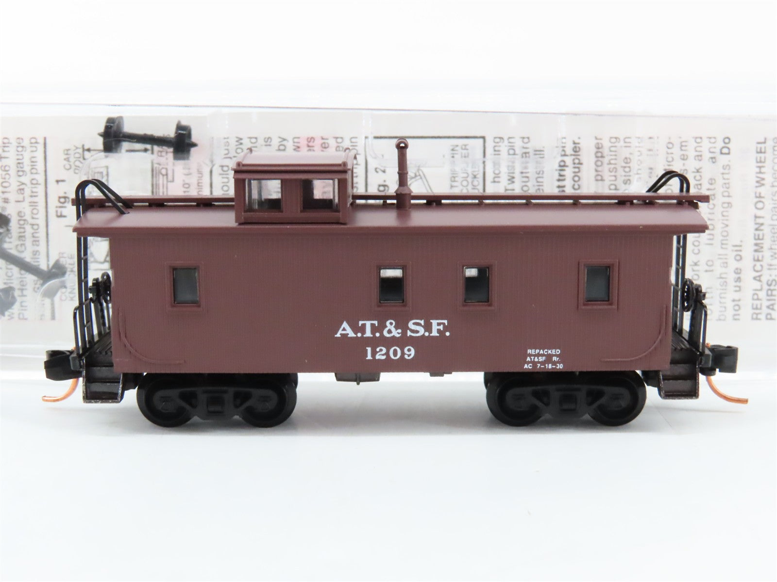 N Scale Micro-Trains MTL 51100 Atchison, Topeka & Santa Fe 34' Caboose RTR