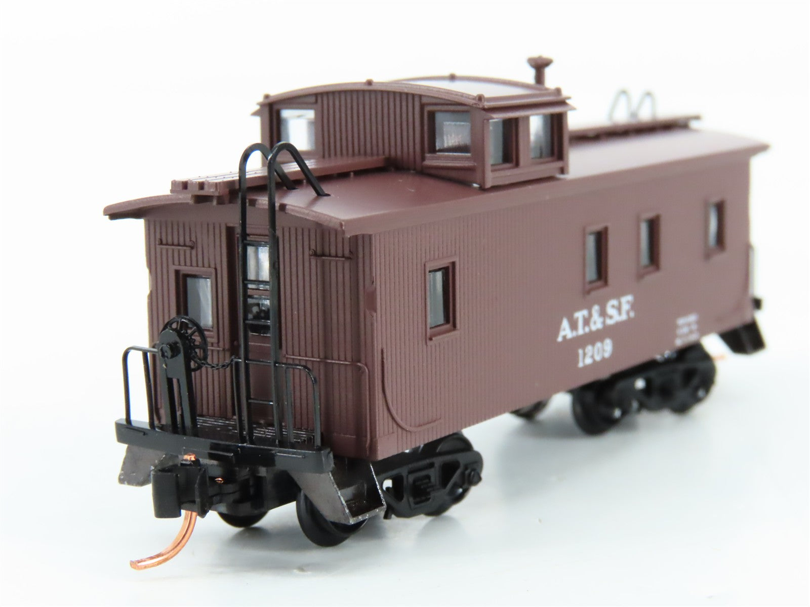 N Scale Micro-Trains MTL 51100 Atchison, Topeka & Santa Fe 34' Caboose RTR