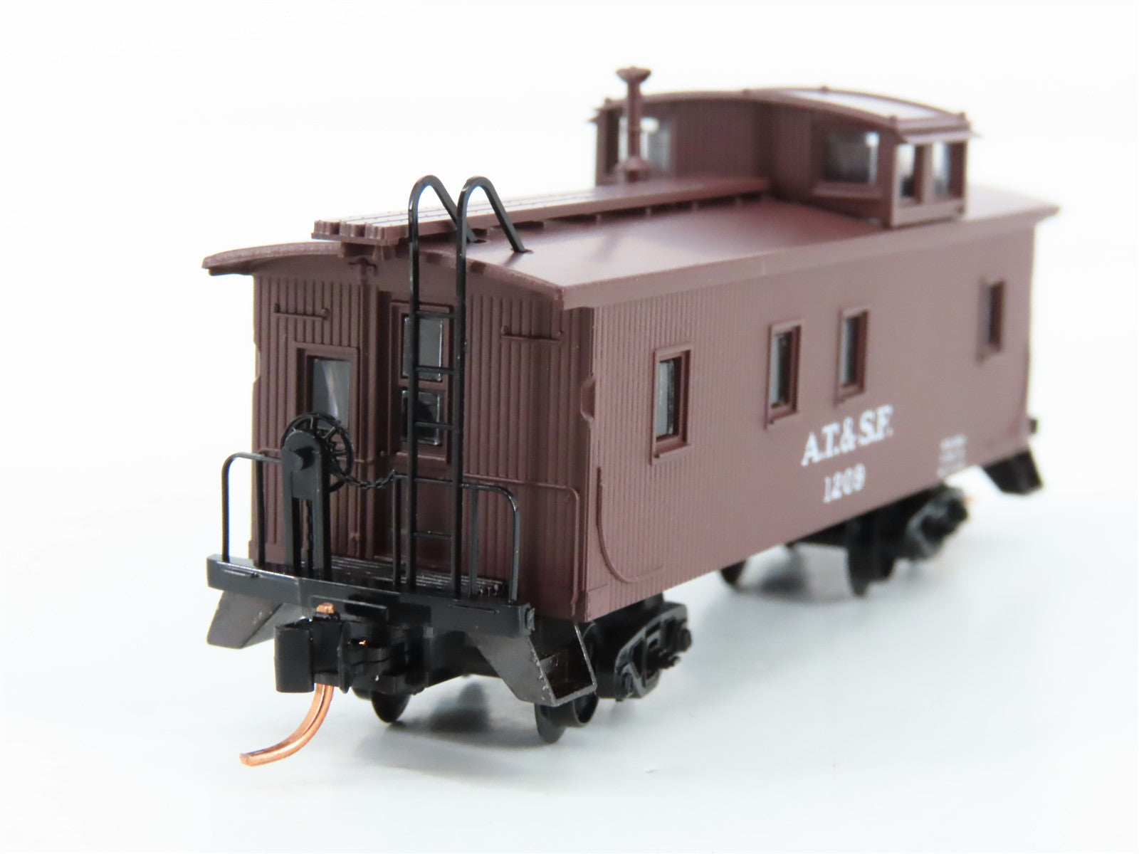 N Scale Micro-Trains MTL 51100 Atchison, Topeka & Santa Fe 34' Caboose RTR