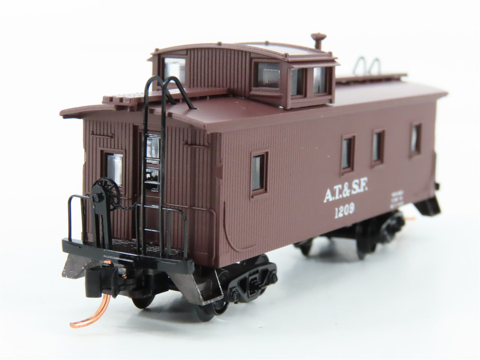 N Scale Micro-Trains MTL 51100 Atchison, Topeka & Santa Fe 34' Caboose RTR