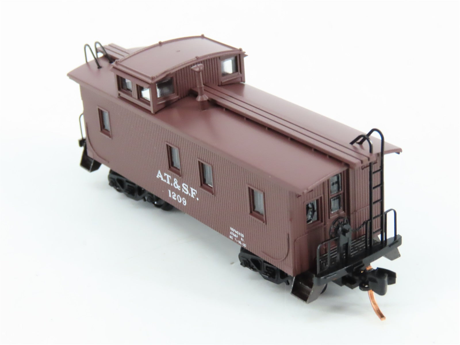 N Scale Micro-Trains MTL 51100 Atchison, Topeka & Santa Fe 34' Caboose RTR