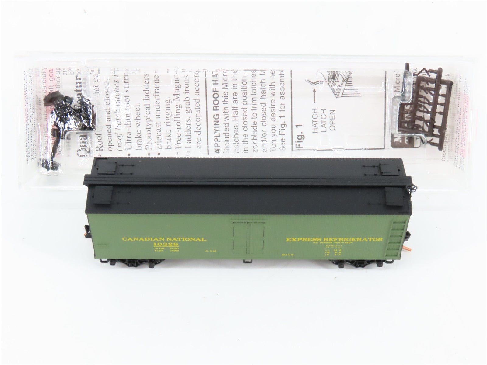 N Scale Micro-Trains MTL 49570 CN Canadian National 40' Reefer 10329 RTR