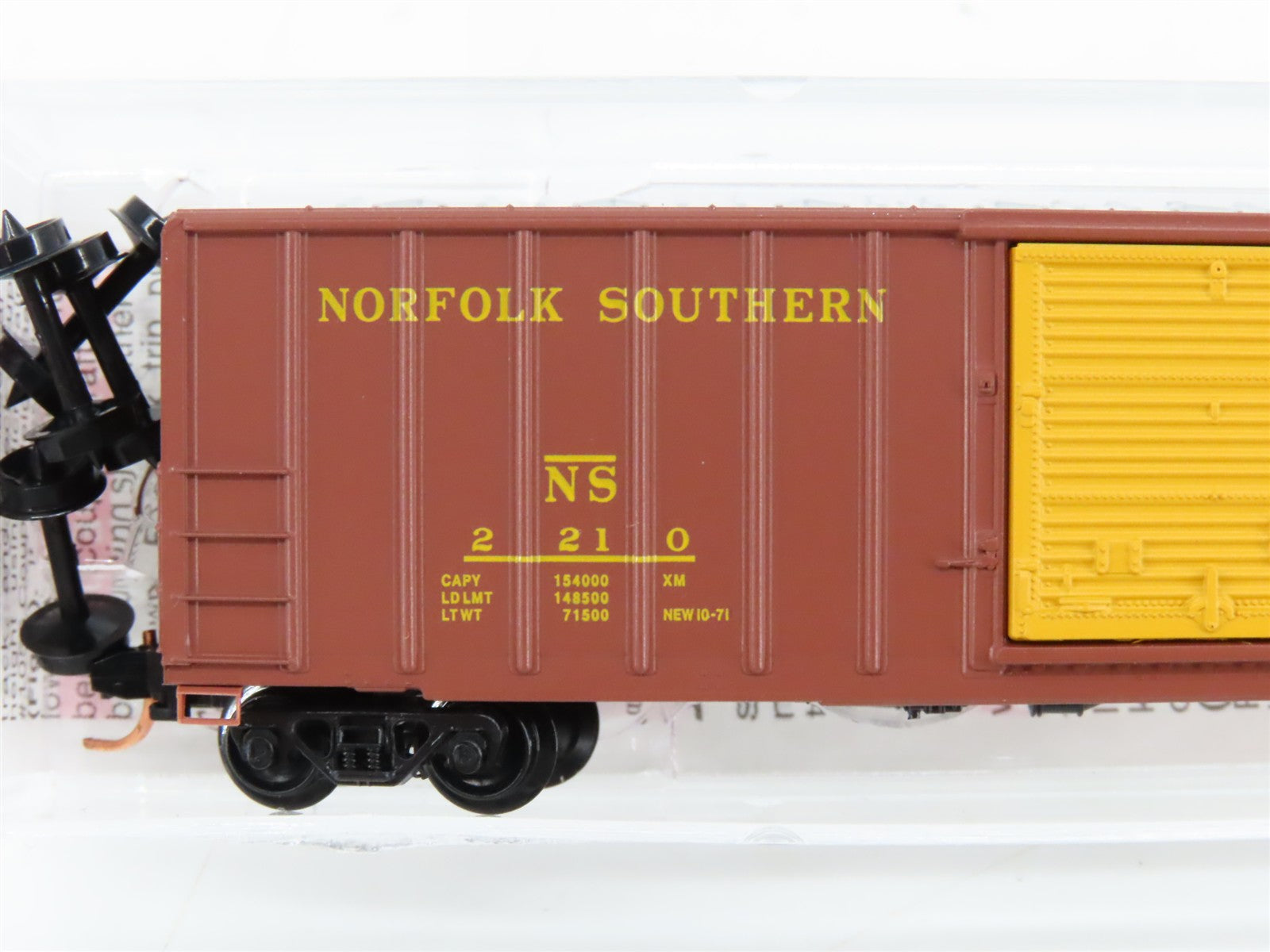 N Scale Micro-Trains MTL 25660 NS Norfolk Southern 50' Box Car 2210 RTR