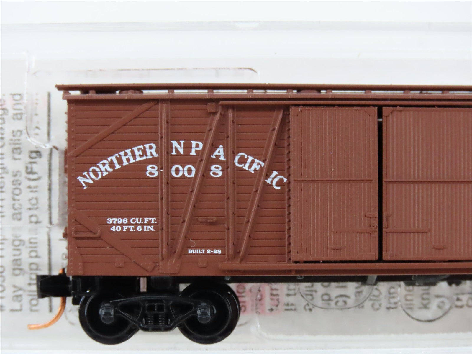 N Scale Micro-Trains MTL 29030 NP Northern Pacific 40' Box Car 8008