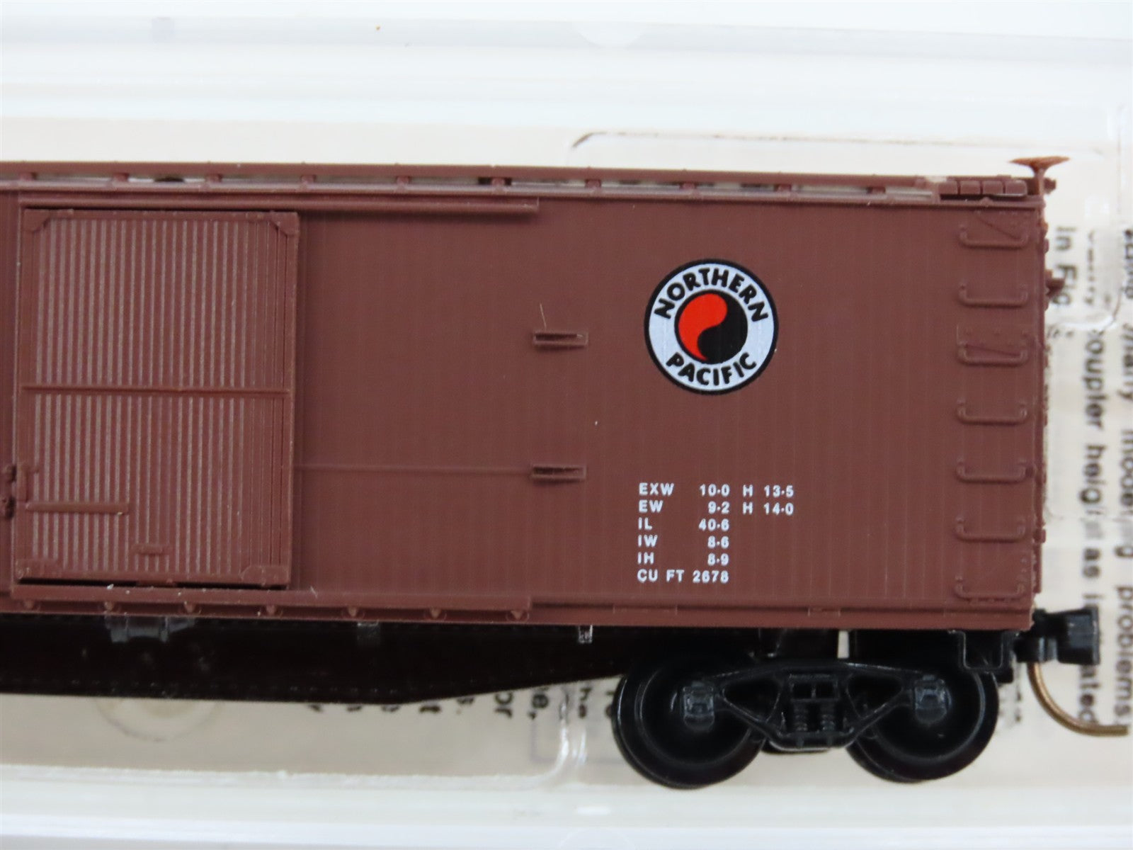 N Scale Micro-Trains MTL 39030 NP Northern Pacific 40' Box Car 38827