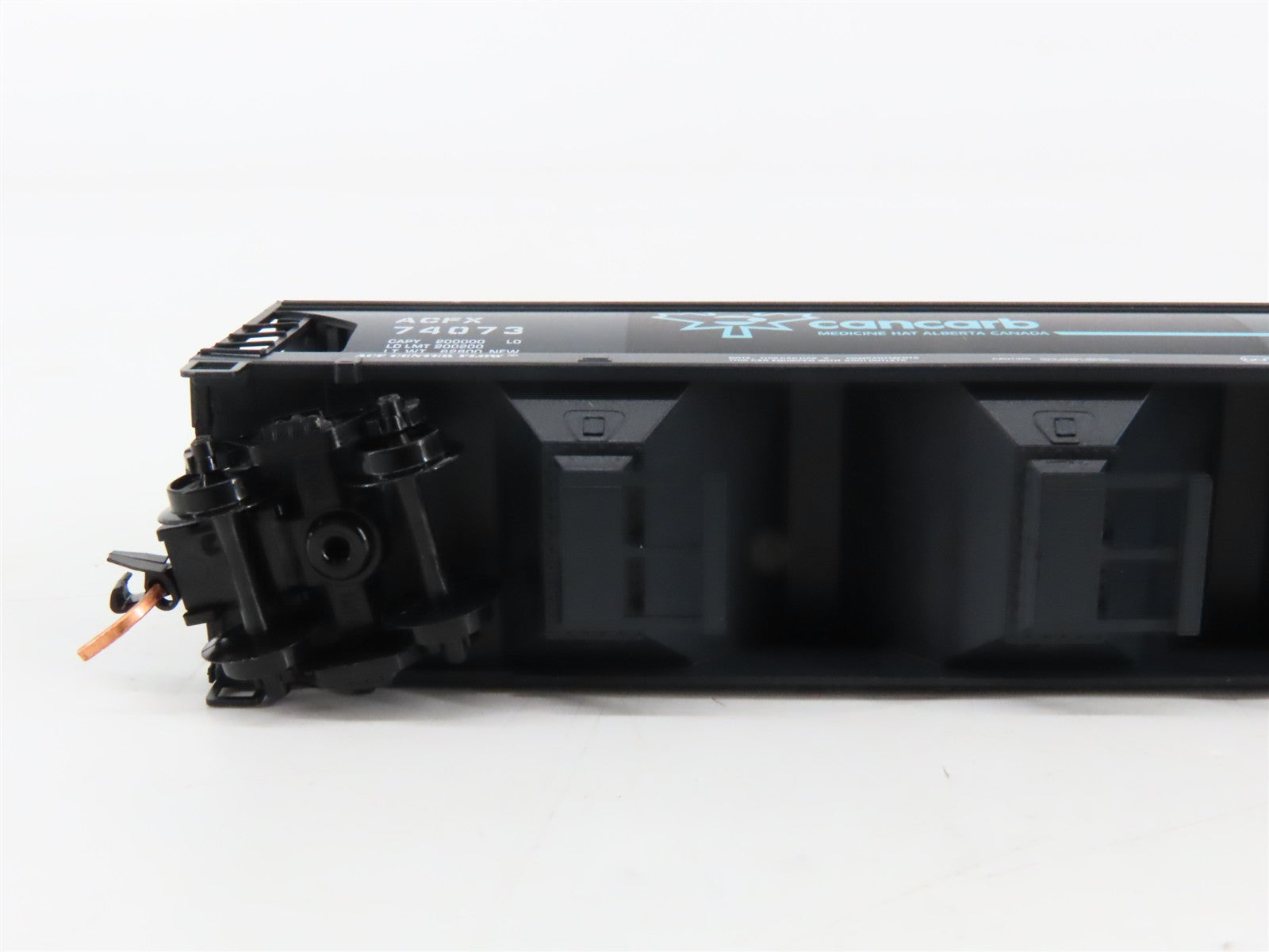 N Scale Micro-Trains MTL 93070 ACFX Cancarb 3-Bay Covered Hopper 74073