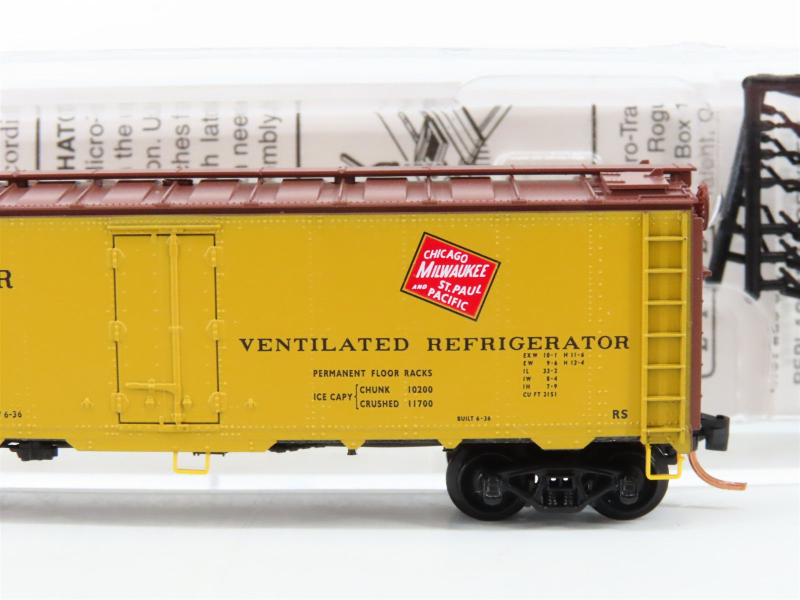N Scale Micro-Trains MTL 59100 URTX Milwaukee Road 40' Reefer 81104