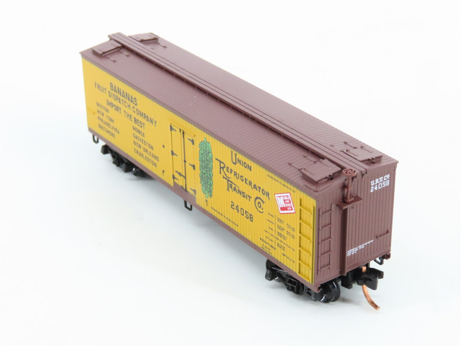 N Scale Micro-Trains MTL 04900390 URTC Union Refrigerator Transit Co. 40' Reefer