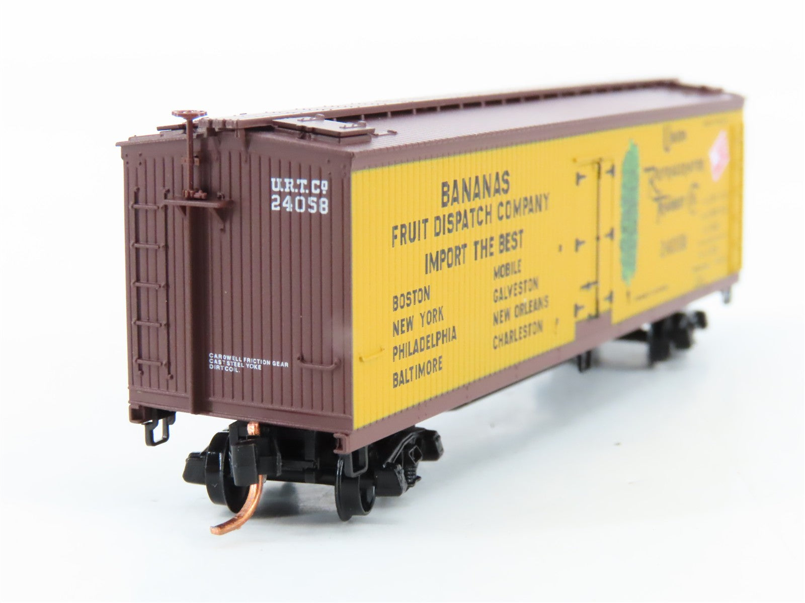 N Scale Micro-Trains MTL 04900390 URTC Union Refrigerator Transit Co. 40' Reefer