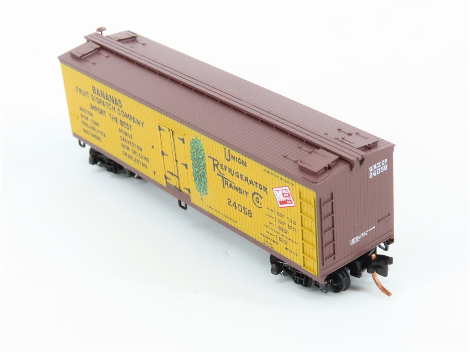 N Scale Micro-Trains MTL 04900390 URTC Union Refrigerator Transit Co. 40' Reefer