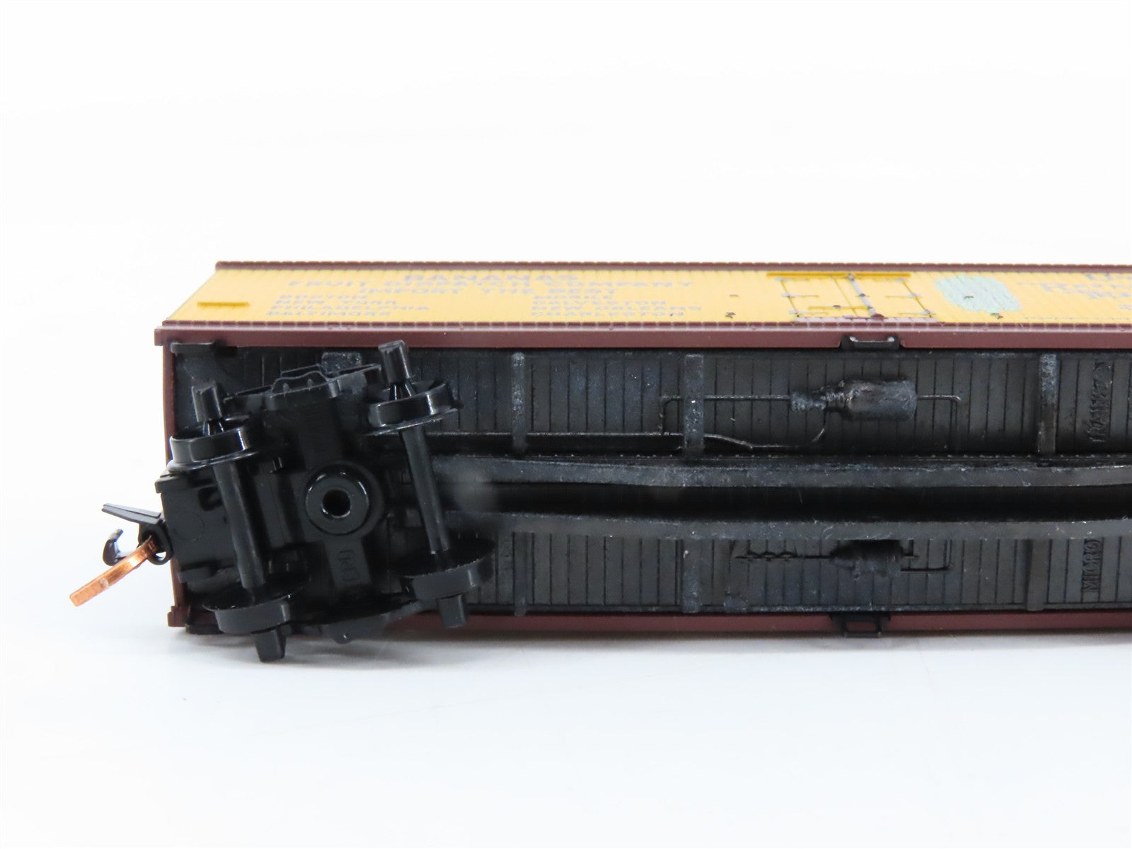 N Scale Micro-Trains MTL 04900390 URTC Union Refrigerator Transit Co. 40' Reefer