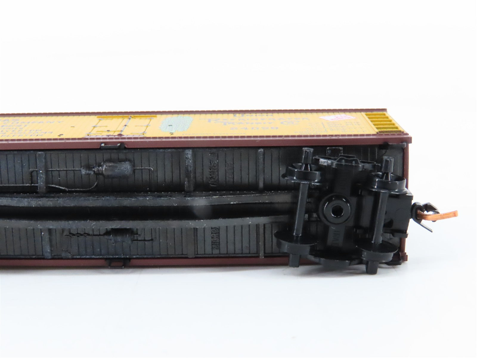 N Scale Micro-Trains MTL 04900390 URTC Union Refrigerator Transit Co. 40' Reefer
