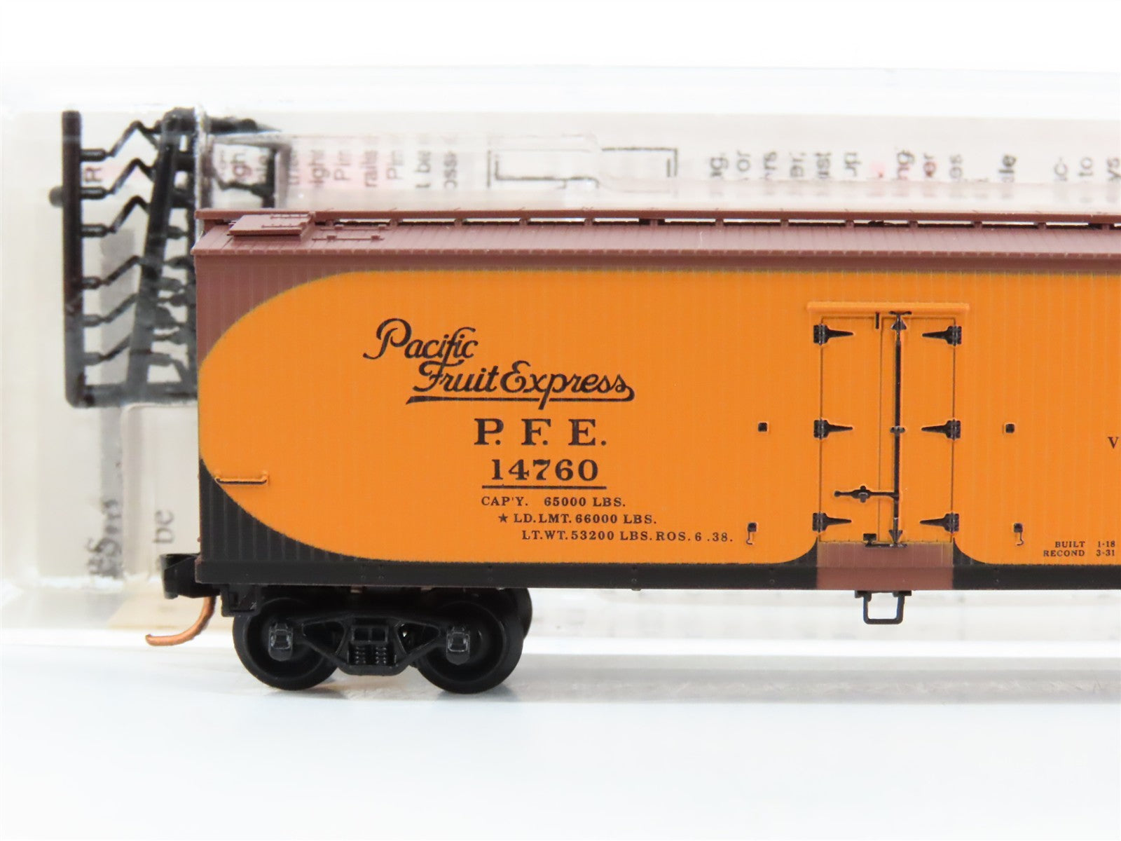 N Scale Micro-Trains MTL 49500 PFE Pacific Fruit Express 40' Reefer 14760