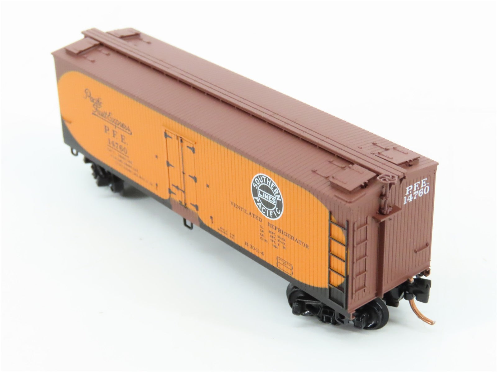 N Scale Micro-Trains MTL 49500 PFE Pacific Fruit Express 40' Reefer 14760