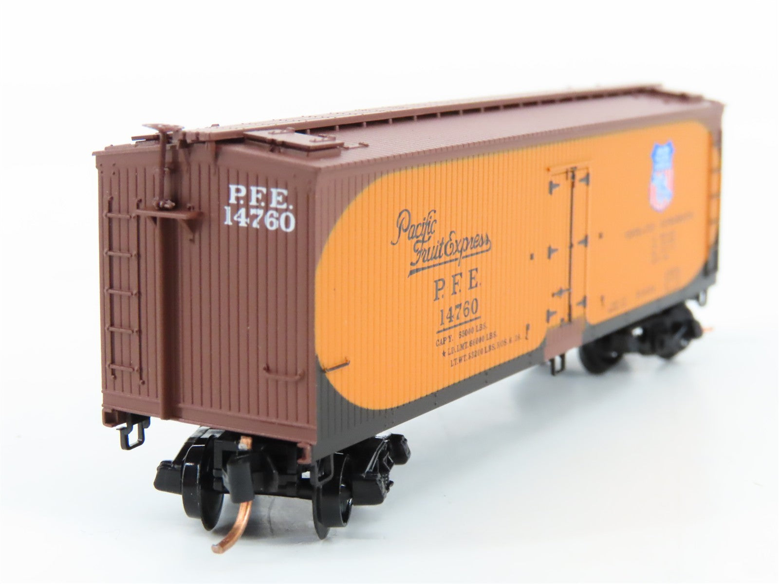 N Scale Micro-Trains MTL 49500 PFE Pacific Fruit Express 40' Reefer 14760