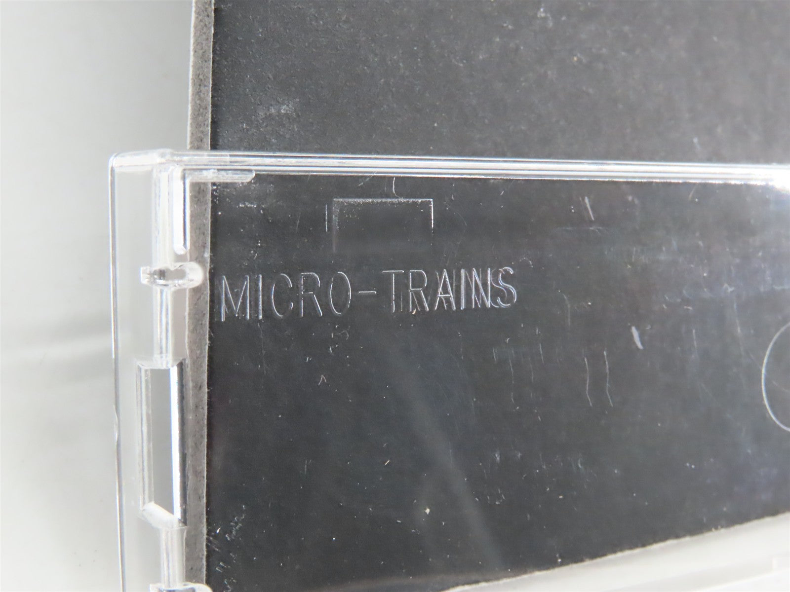 N Scale Micro-Trains MTL 49500 PFE Pacific Fruit Express 40' Reefer 14760