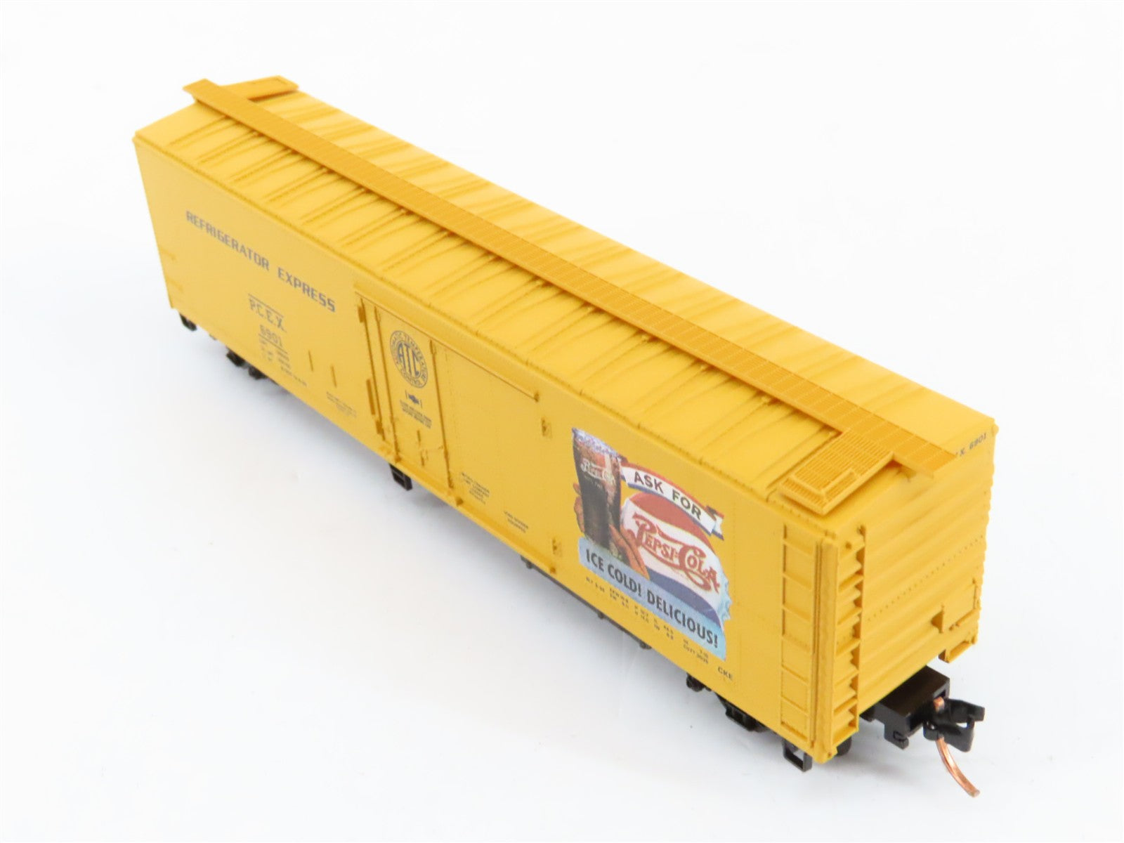 N Scale Micro-Trains MTL 69090 PCEX Pepsi-Cola Mechanical Reefer 6901