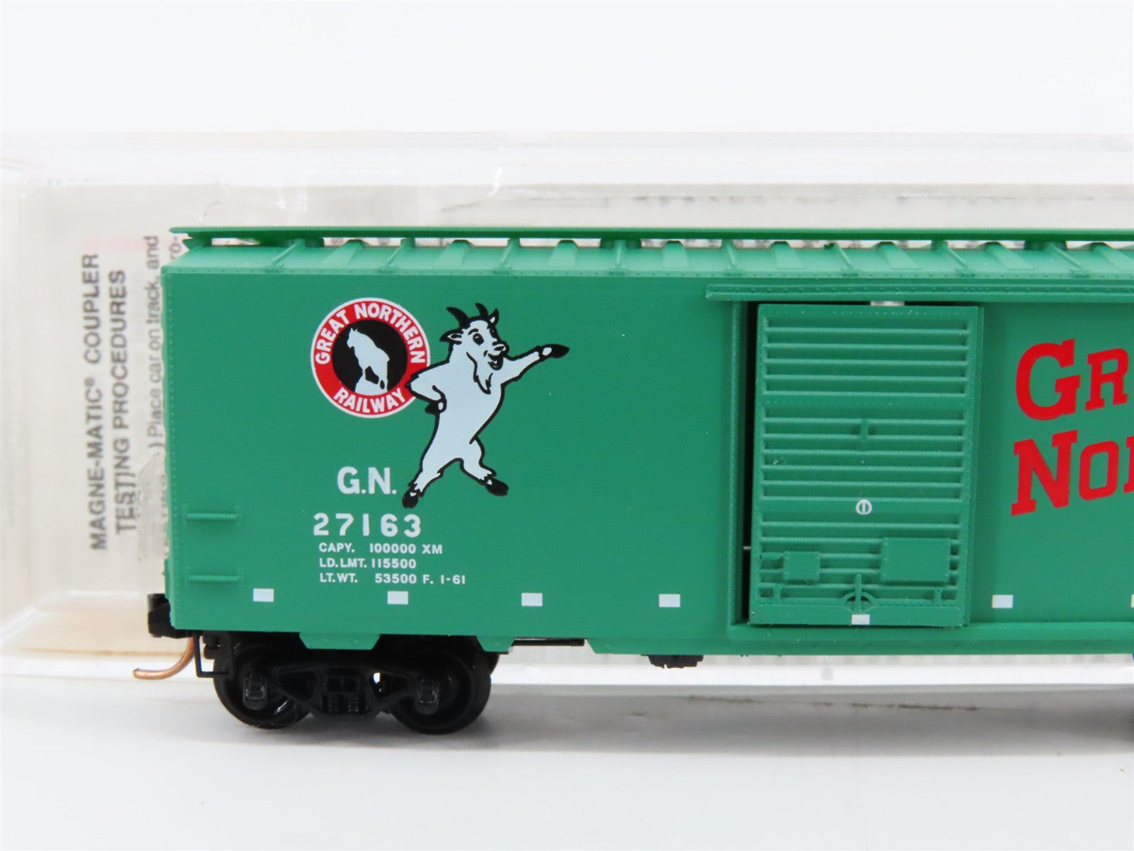 N Scale Micro-Trains MTL 20420 GN Great Northern 40' Box Car 27163