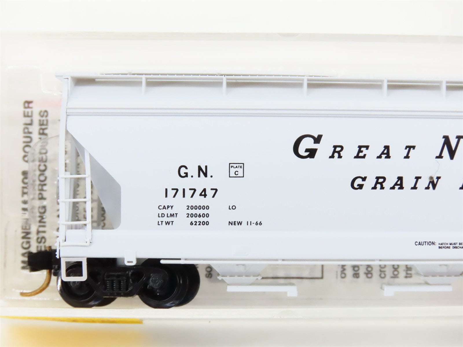 N Scale Micro-Trains MTL 94160 GN Great Northern 3-Bay Covered Hopper 171747