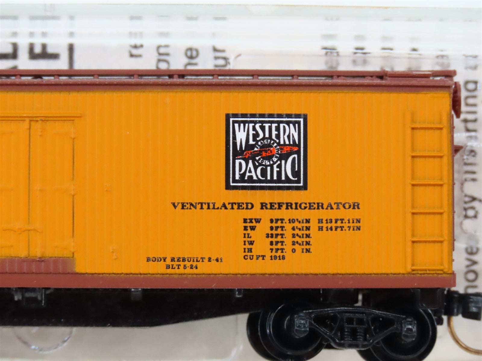 N Scale Micro-Trains MTL 47290 PFE Pacific Fruit Express 40' Reefer 52626
