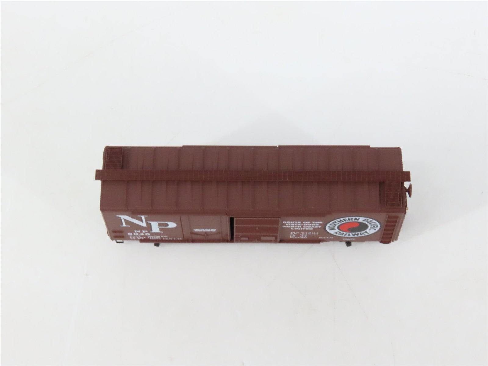 N Scale Micro-Trains MTL 22040 NP Northern Pacific 40' Box Car 8345