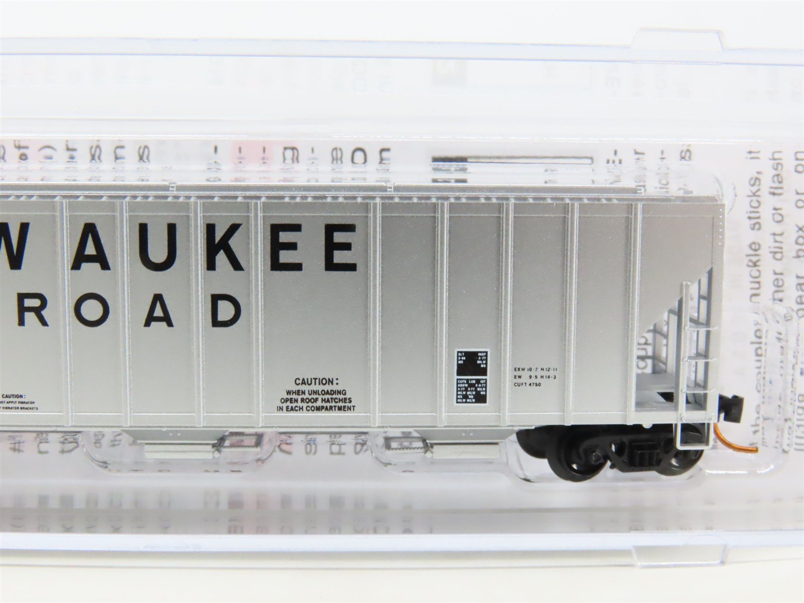 N Scale Micro-Trains MTL 09900050 MILW Milwaukee Road 3-Bay Covered Hopper 98762