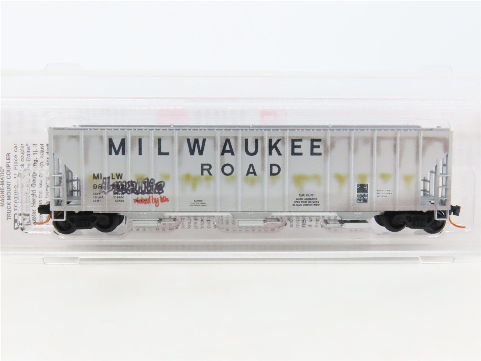 N Scale Micro-Trains MTL 09944050 MILW 3-Bay Covered Hopper #98762 w/ Graffiti
