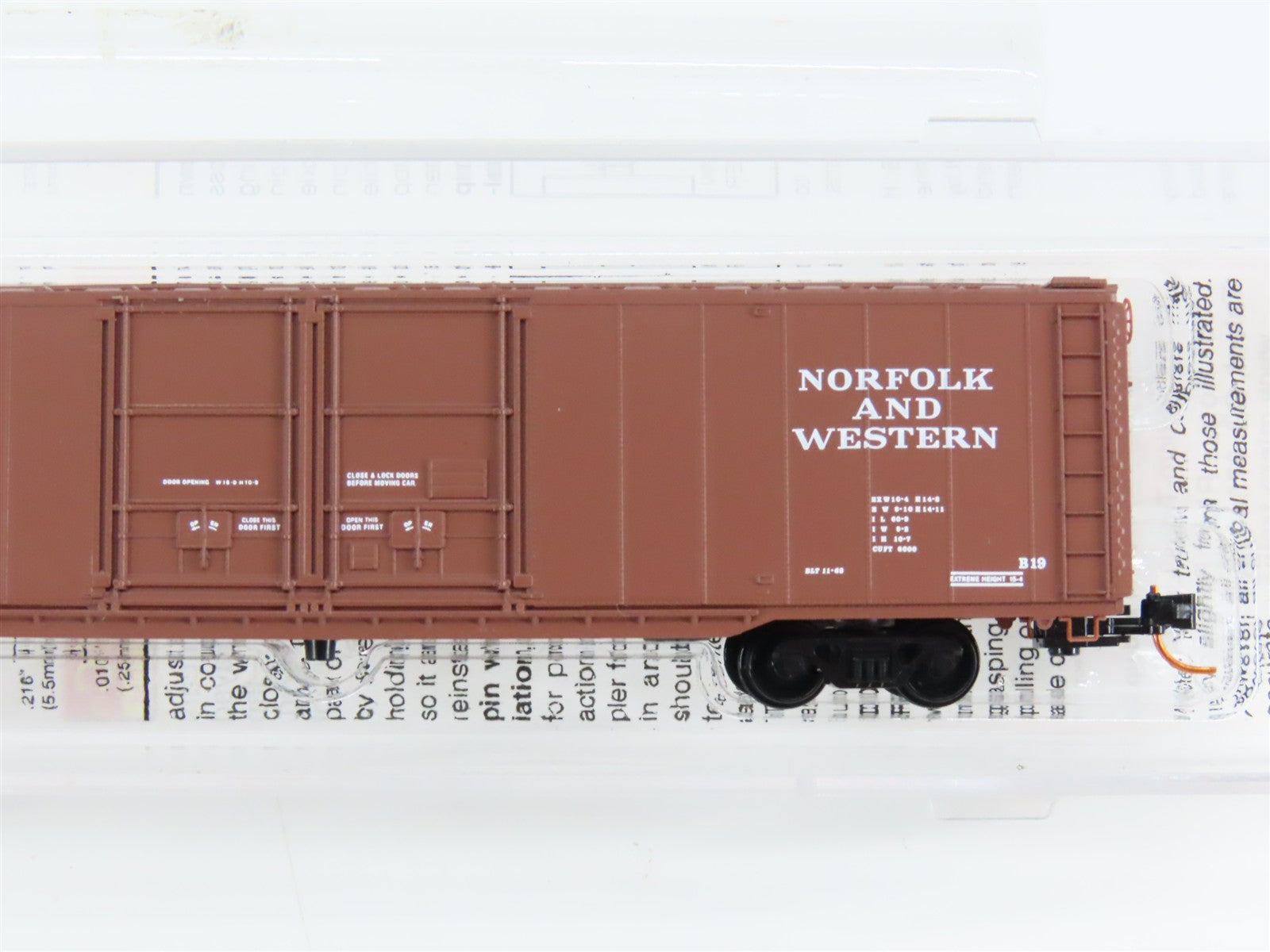 N Scale Micro-Trains 12200050 Norfolk & Western 60' Double Plug Door Box Car RTR