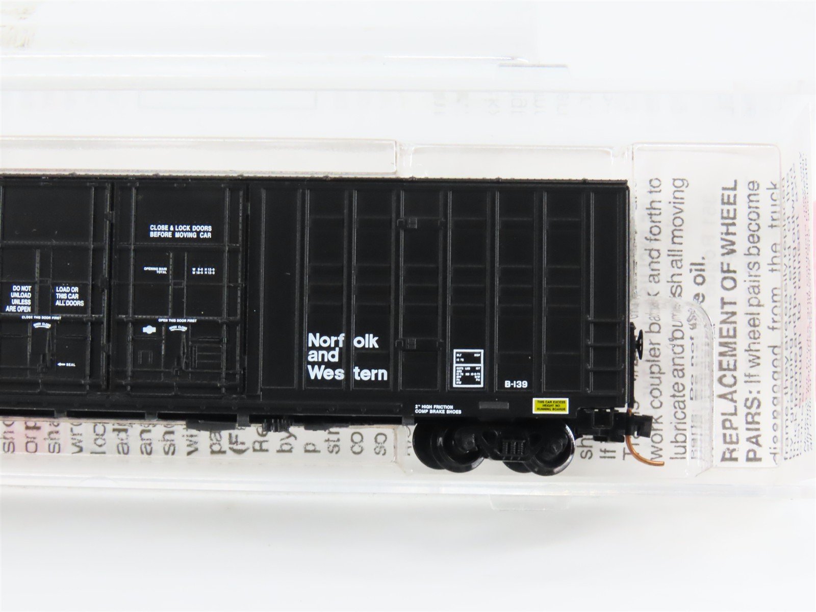 N Scale Micro-Trains 103070 NW Norfolk & Western 60' Waffle Side Box Car RTR