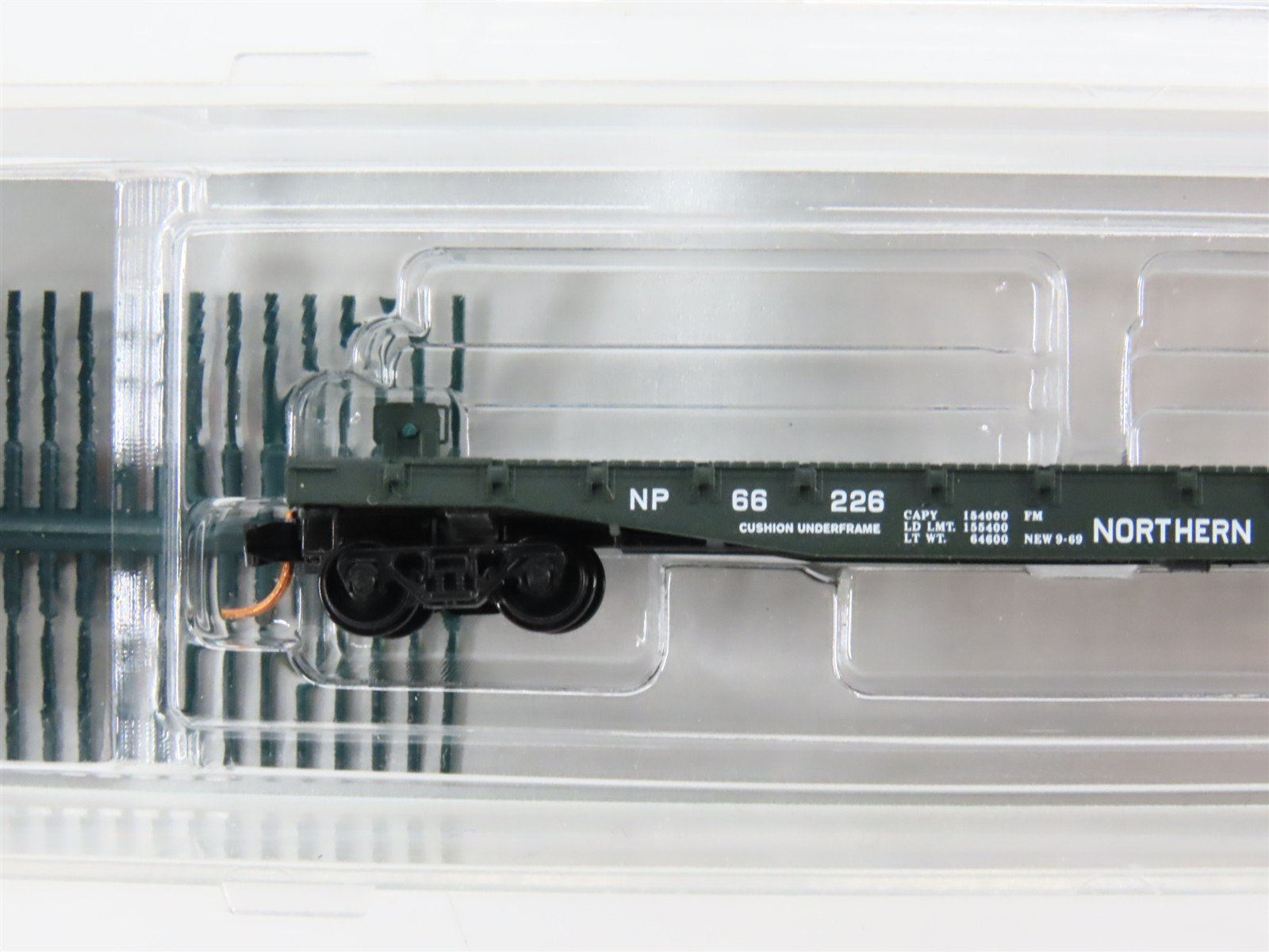 N Scale Micro-Trains NSCMTL10-48 NP Northern Pacific 57' Idler Flat Car RTR