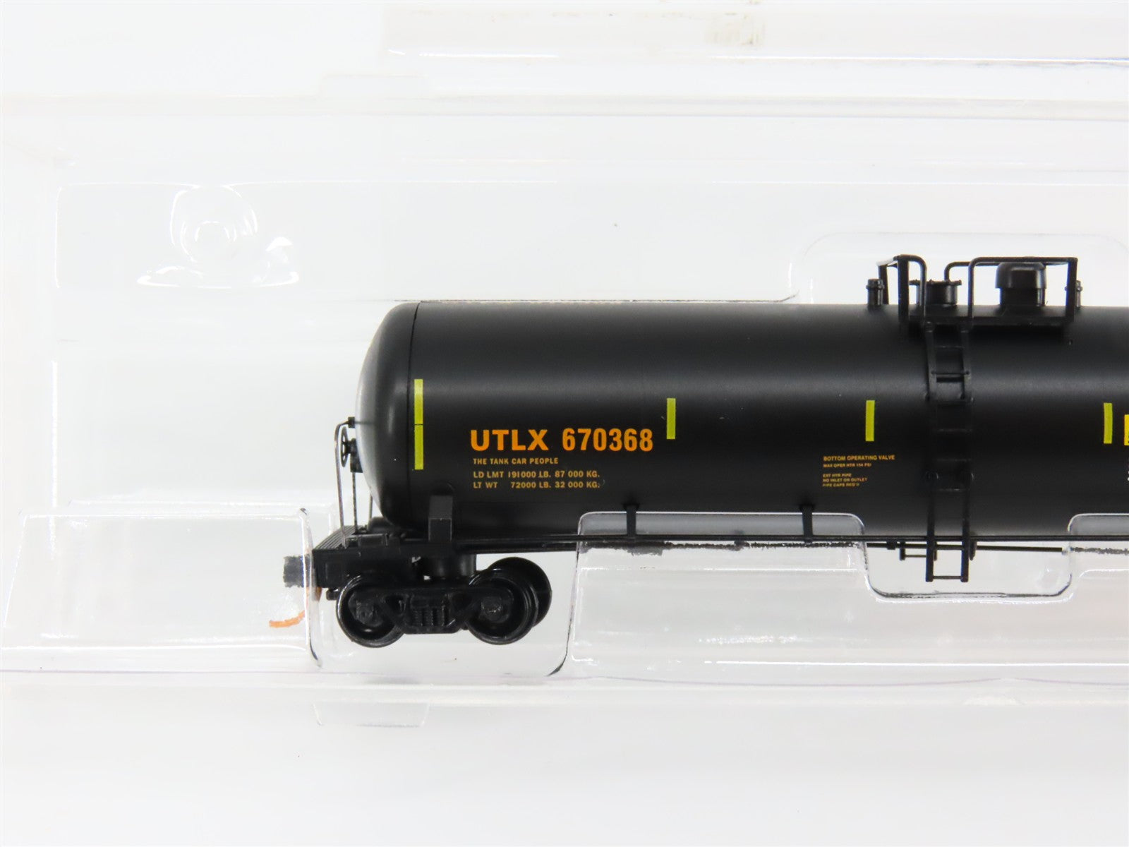 N Scale Micro-Trains UTLX Union Tank Car Tank Car 670368 RTR