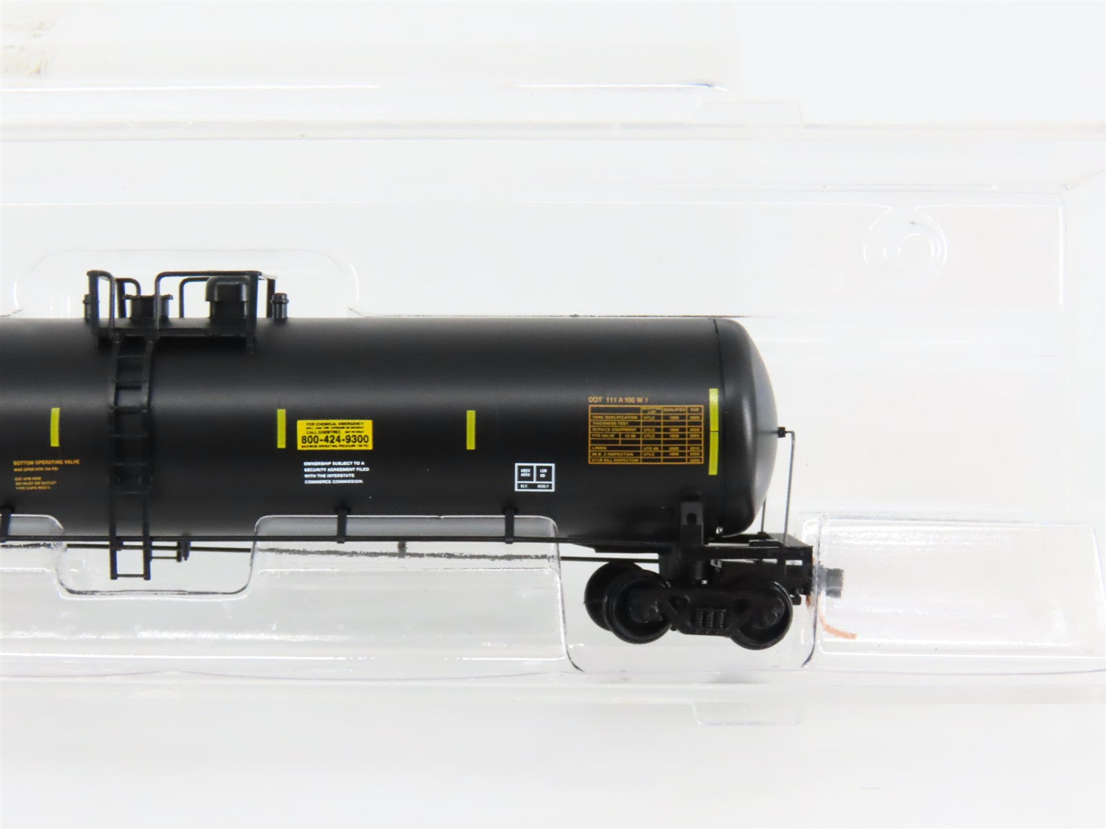 N Scale Micro-Trains UTLX Union Tank Car Tank Car 670368 RTR