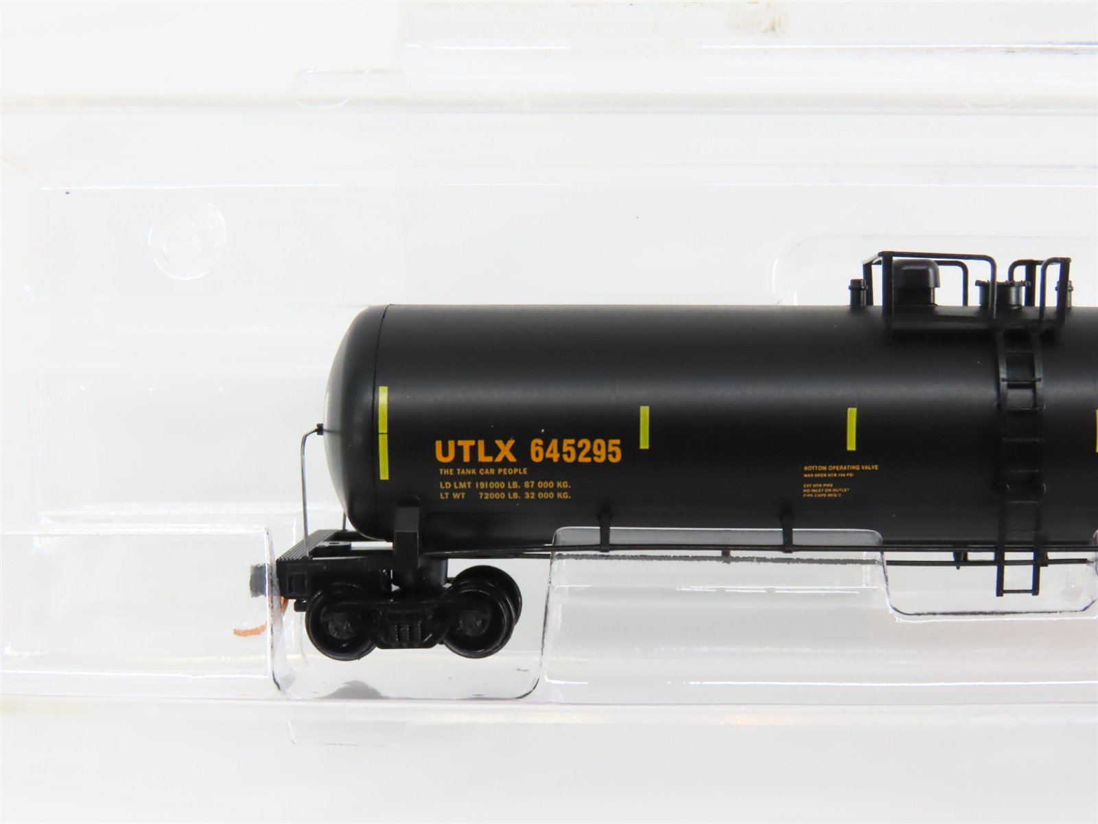 N Scale Micro-Trains UTLX Union Tank Car Tank Car 645295 RTR