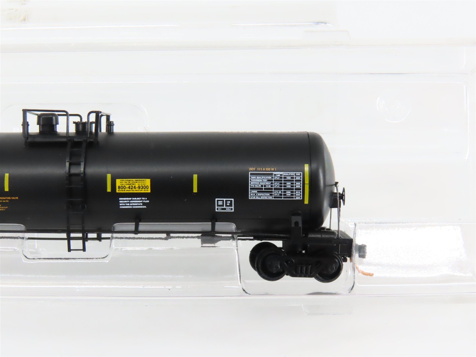 N Scale Micro-Trains UTLX Union Tank Car Tank Car 645295 RTR