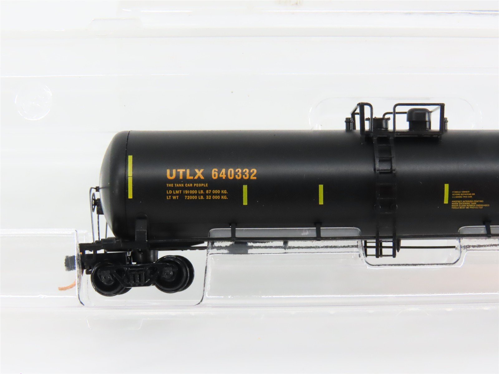 N Scale Micro-Trains UTLX Union Tank Car Tank Car 640332 RTR