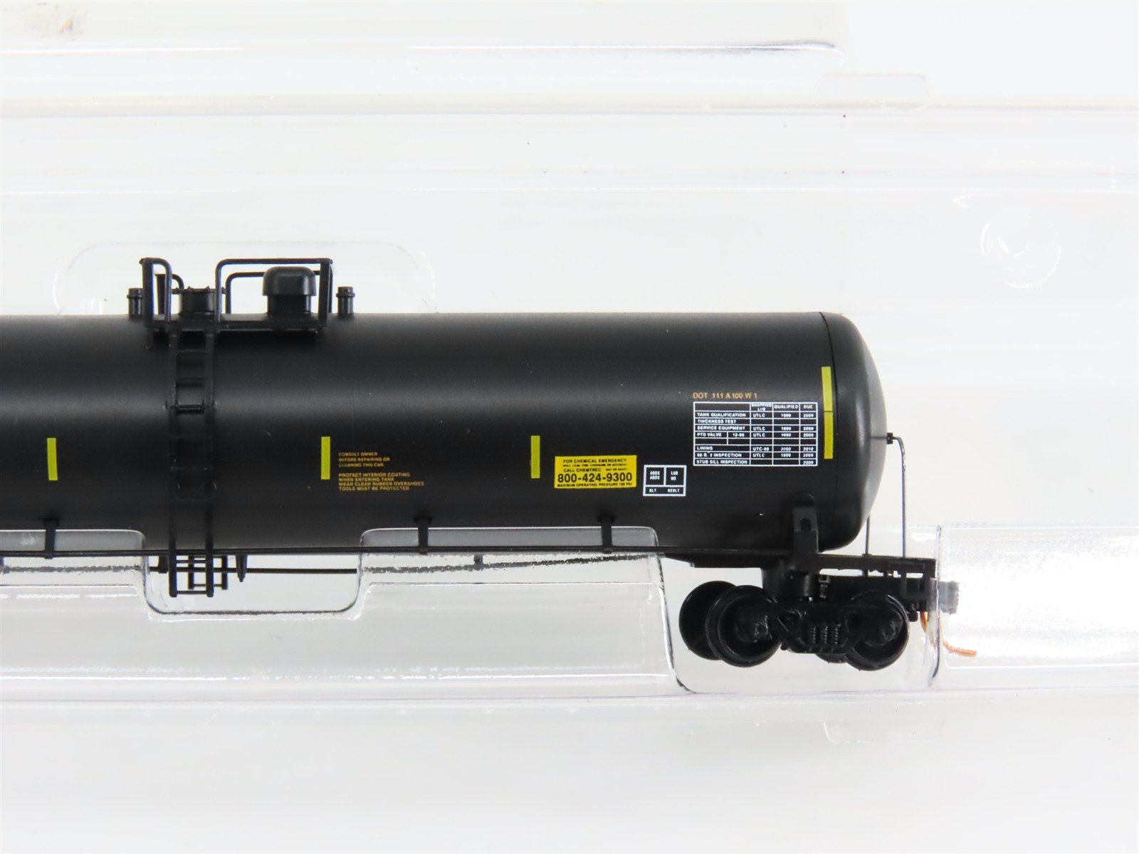 N Scale Micro-Trains UTLX Union Tank Car Tank Car 640332 RTR