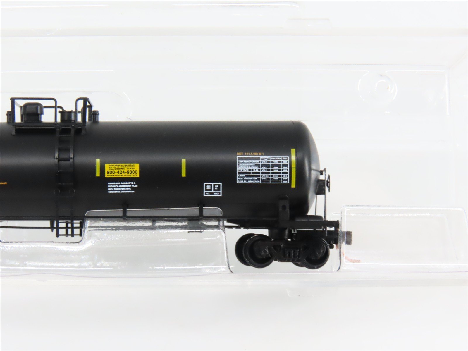 N Scale Micro-Trains UTLX Union Tank Car Tank Car 645300 RTR
