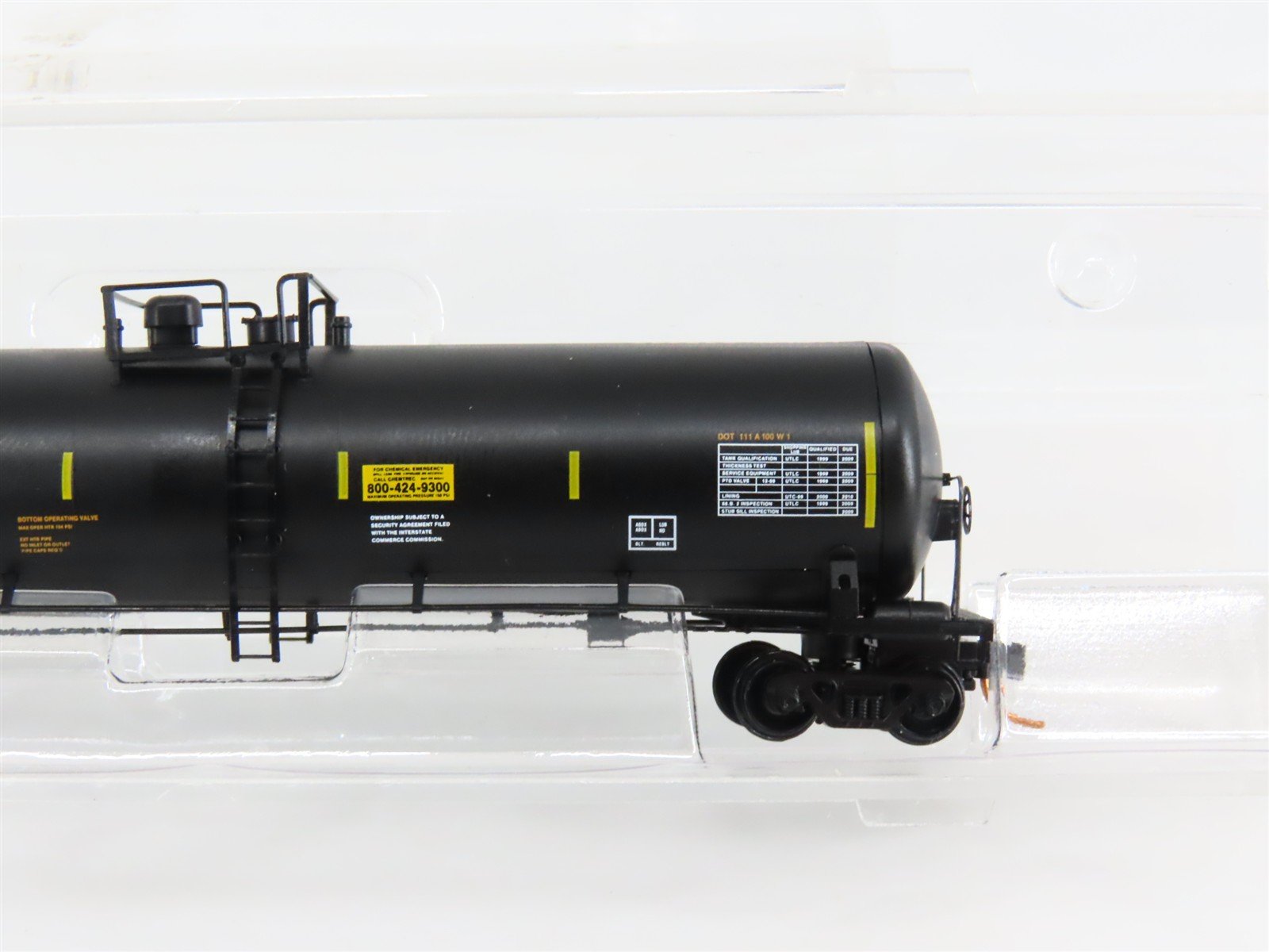 N Scale Micro-Trains UTLX Union Tank Car Tank Car 645297 RTR