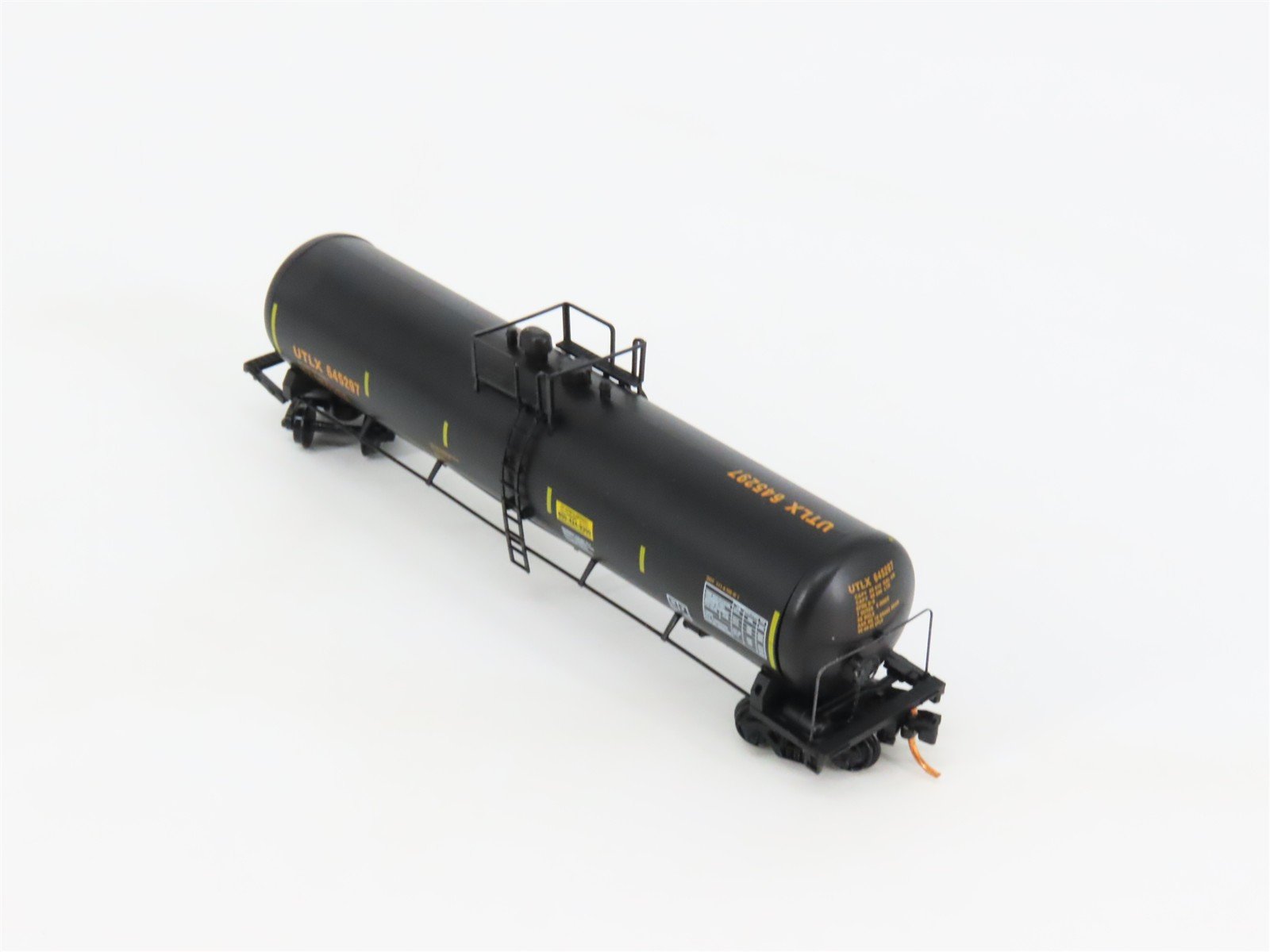 N Scale Micro-Trains UTLX Union Tank Car Tank Car 645297 RTR