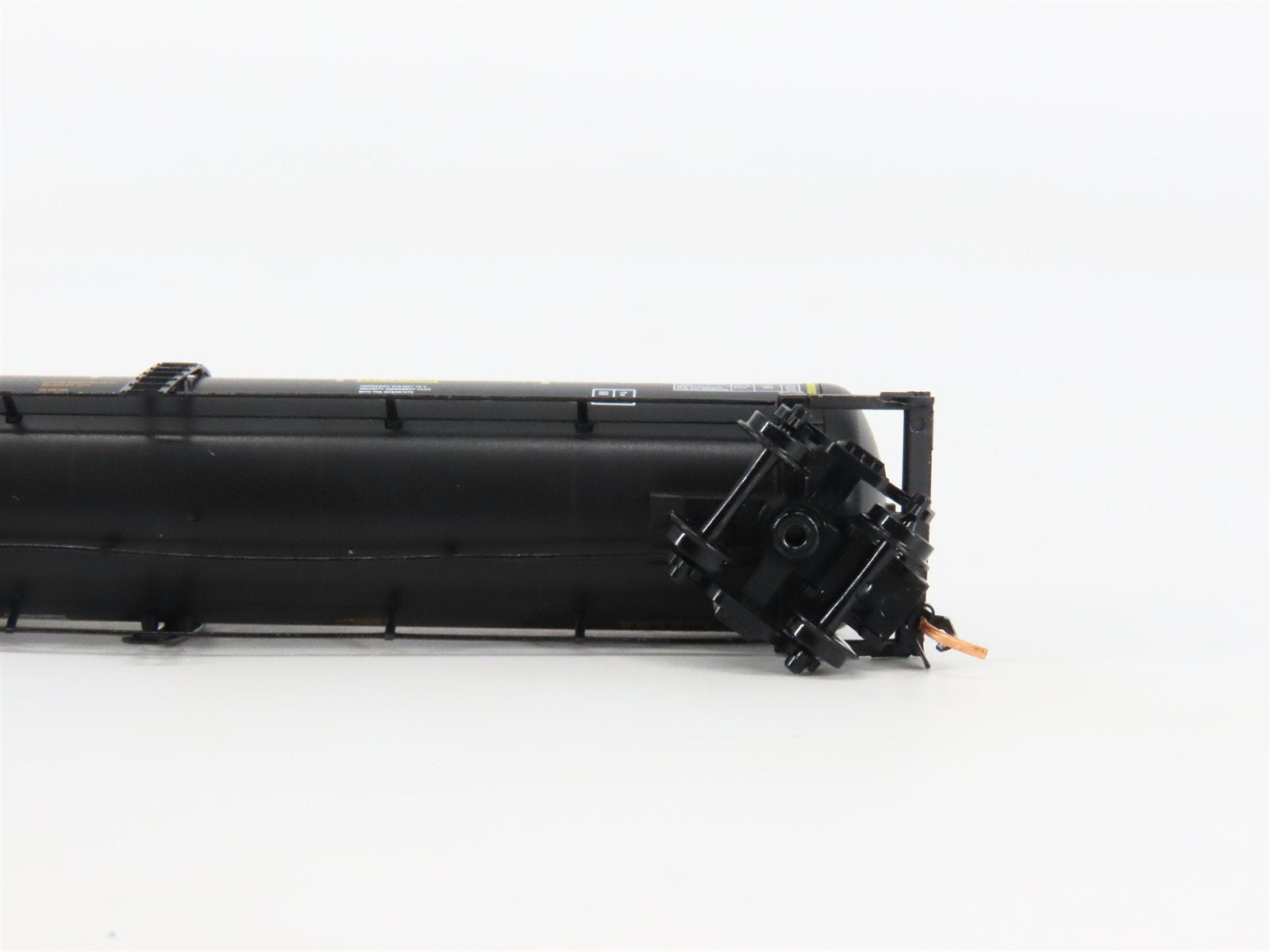 N Scale Micro-Trains UTLX Union Tank Car Tank Car 645297 RTR