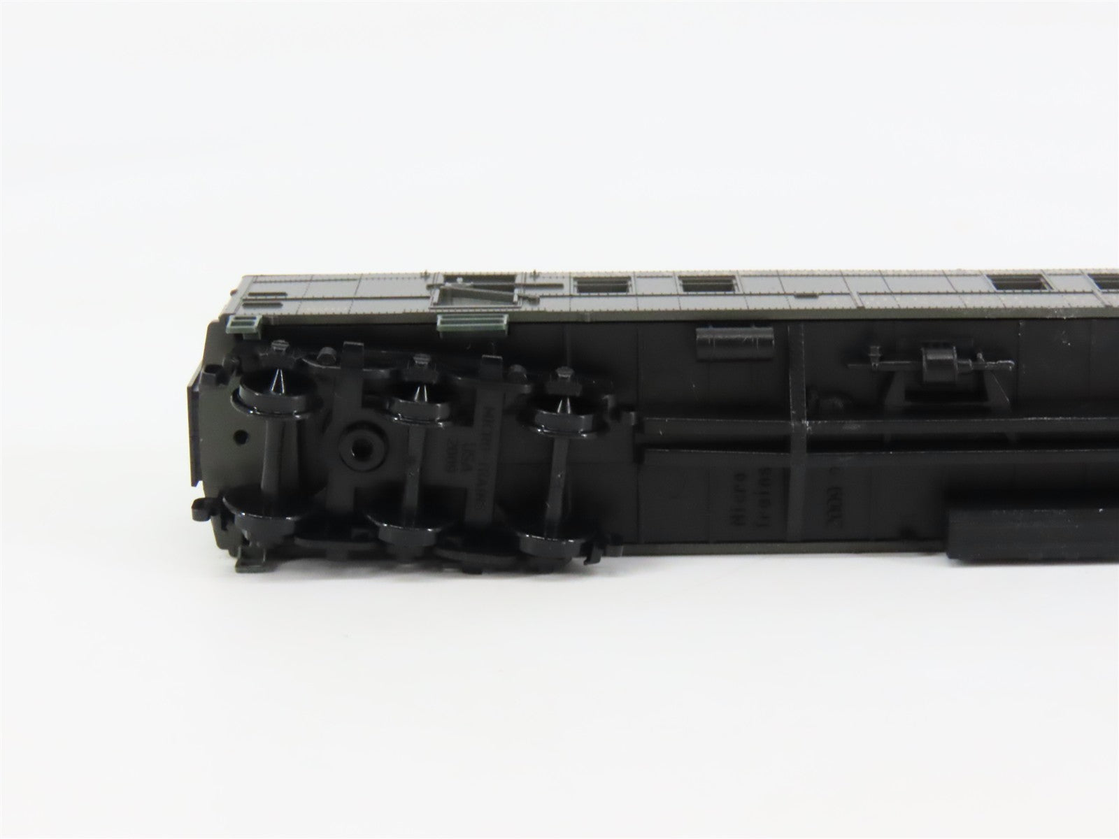N Scale Micro-Trains 14000020 NH New York, New Haven & Hartford RPO 3280 RTR