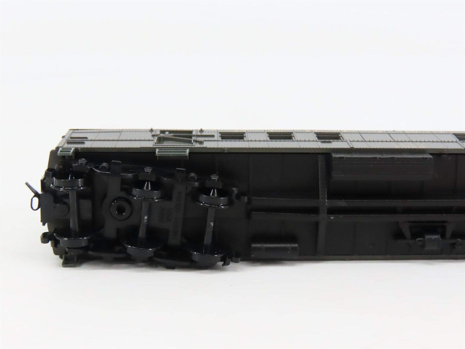 N Scale Micro-Trains 14000030 CB&Q Burlington Railway Post Office Car 2322 RTR