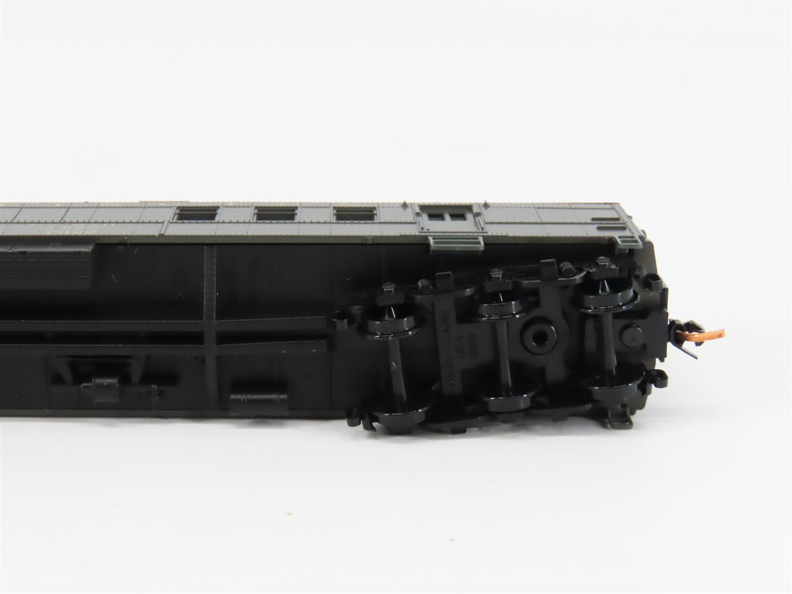 N Scale Micro-Trains 14000030 CB&Q Burlington Railway Post Office Car 2322 RTR