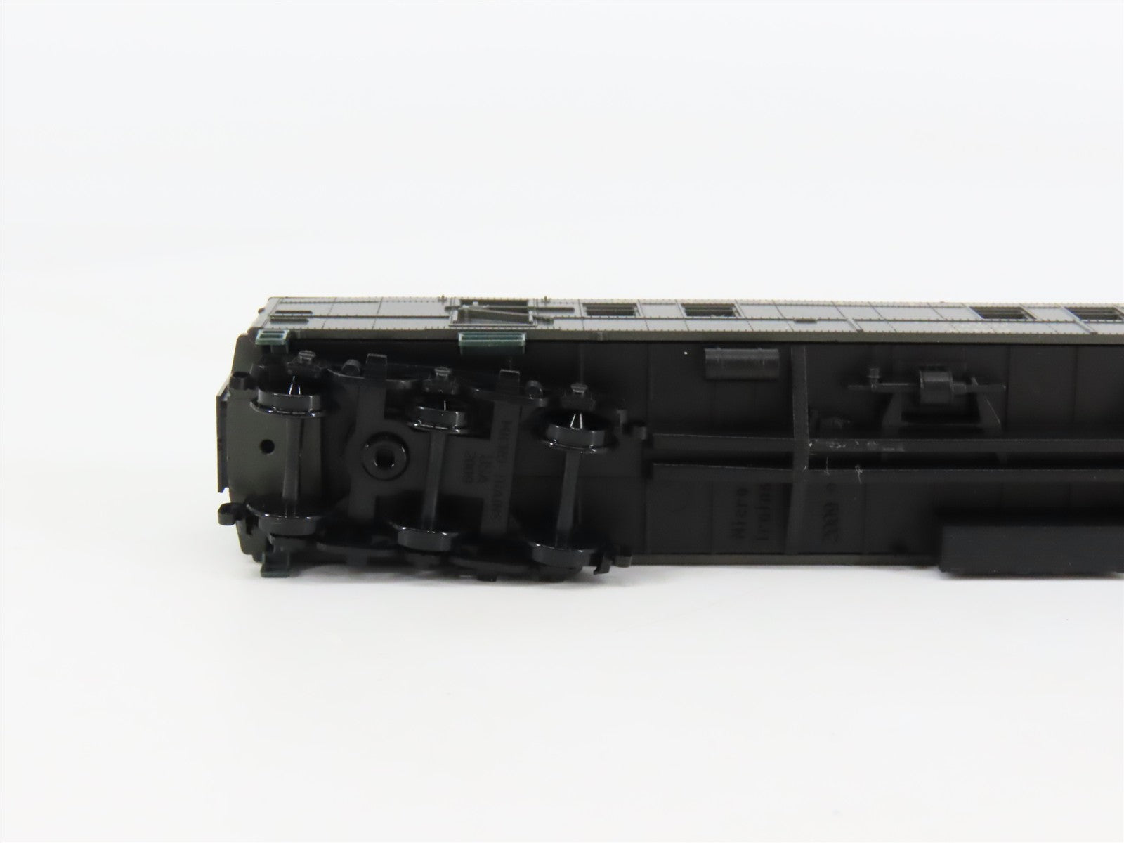 N Scale Micro-Trains 14000030 CB&Q Burlington Railway Post Office Car 2322 RTR