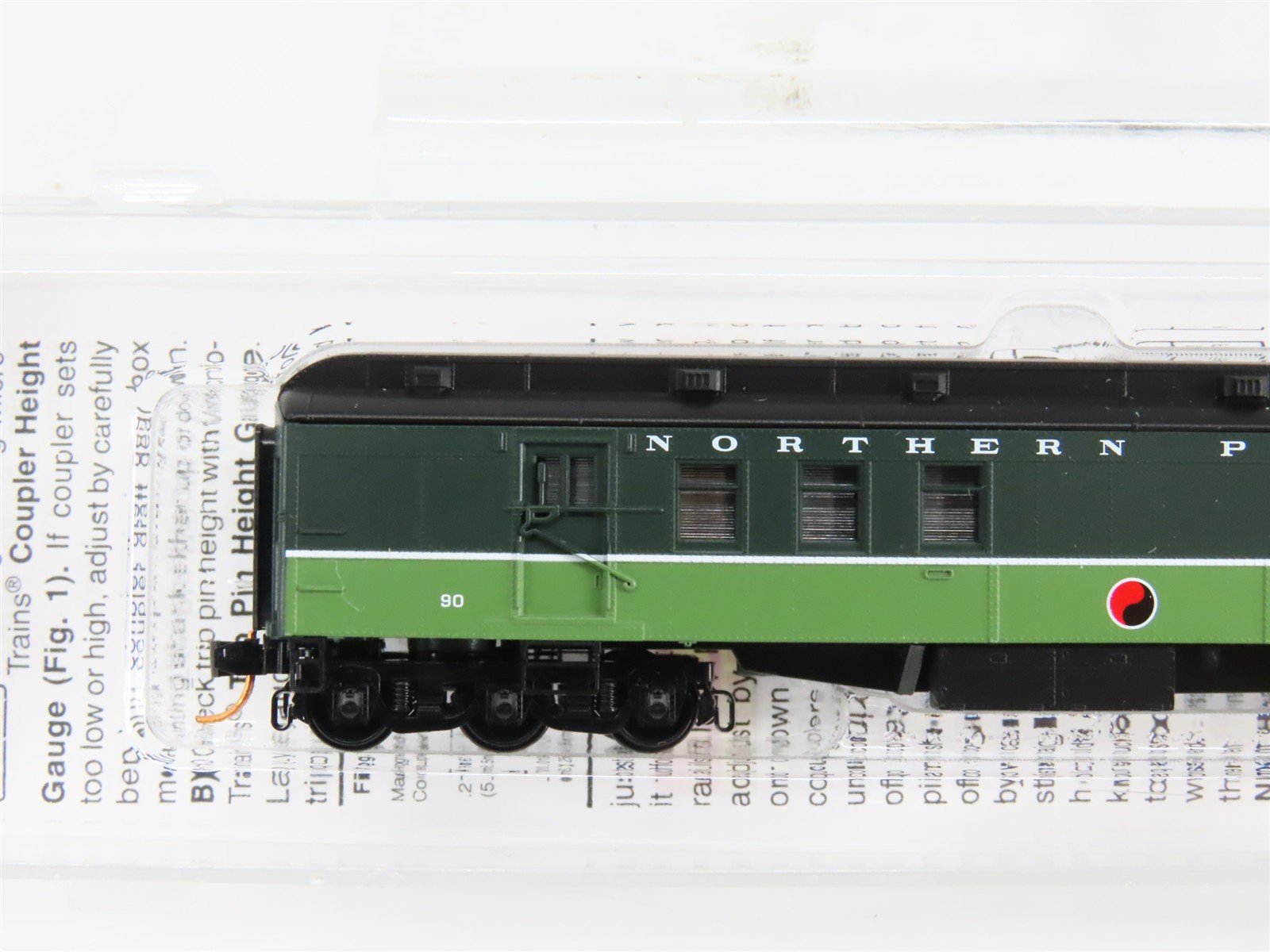 N Scale Micro-Trains 14000320 NP Northern Pacific Heavyweight RPO 90 RTR