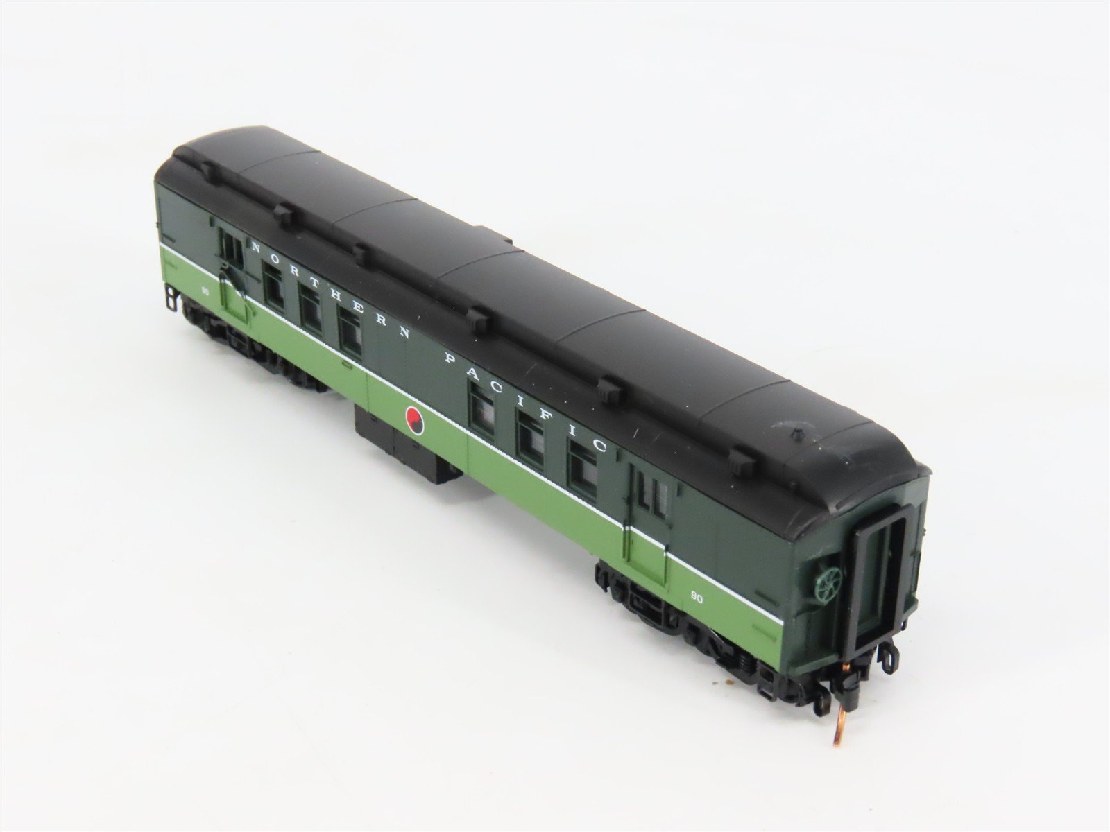 N Scale Micro-Trains 14000320 NP Northern Pacific Heavyweight RPO 90 RTR