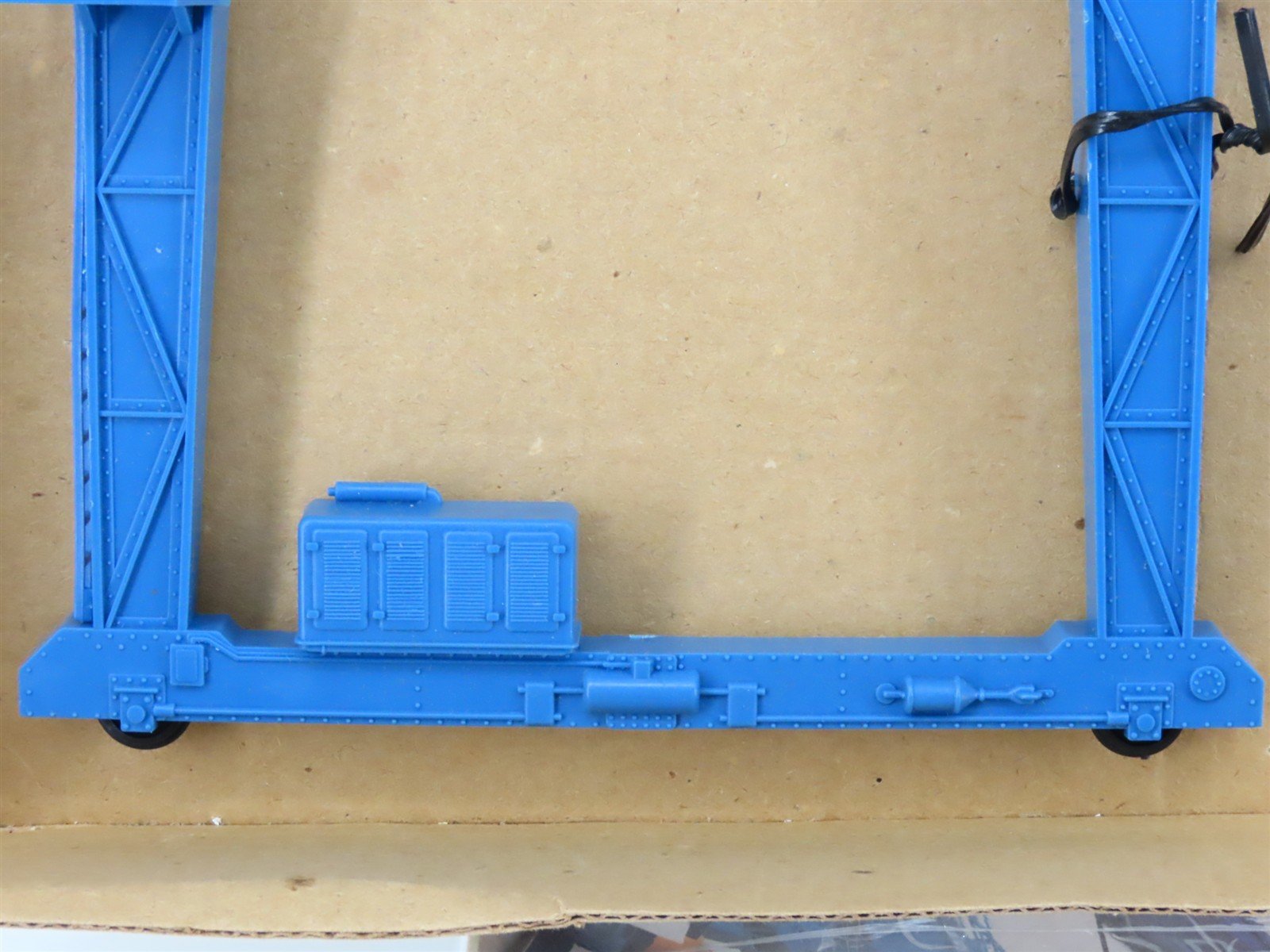 HO Scale AHM 11013 Sealand Operating Mighty Mover Crane