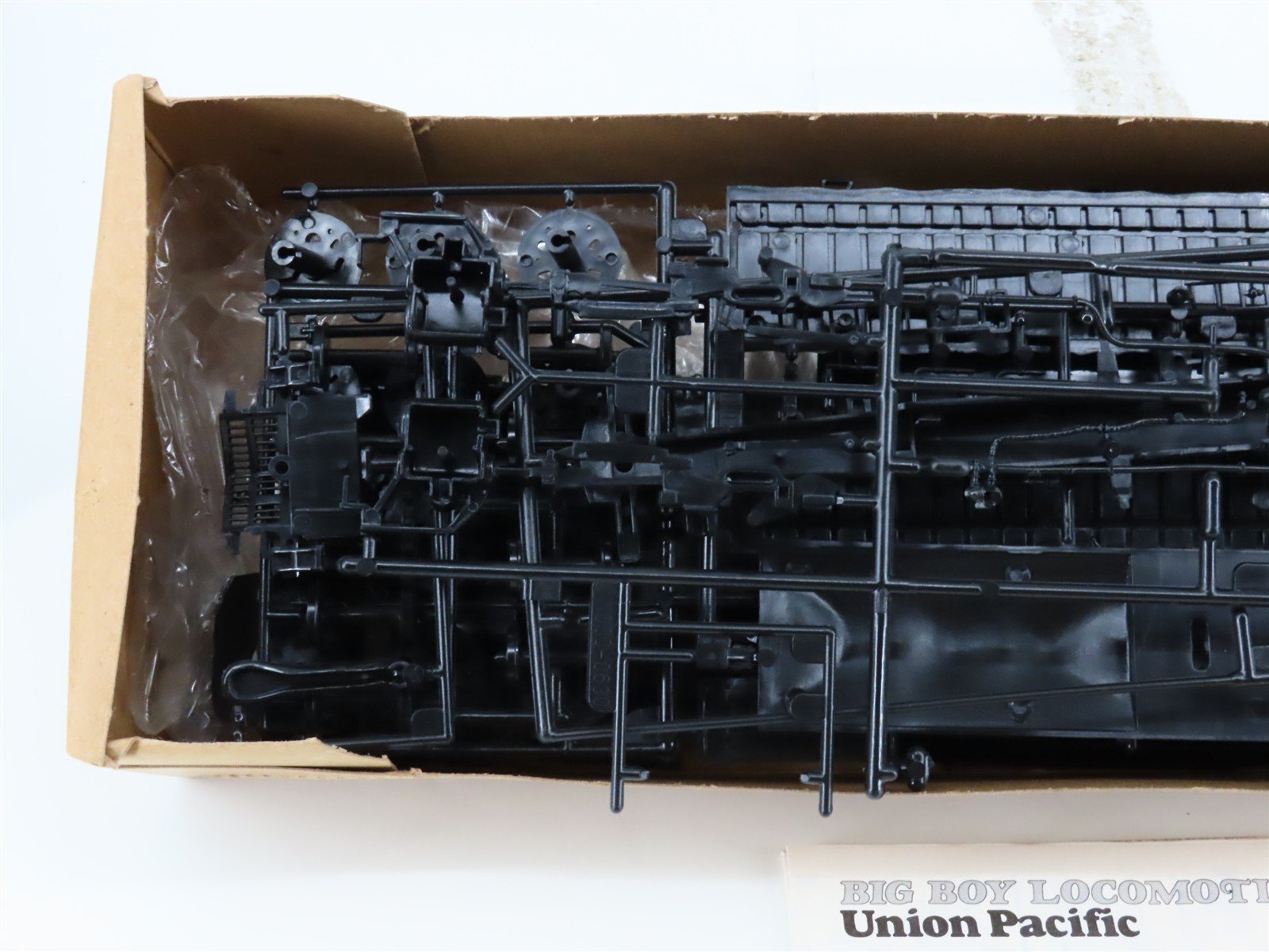 HO Scale Monogram 1600 UP Union Pacific 4-8-8-4 Steam Loco Kit STATIC MODEL