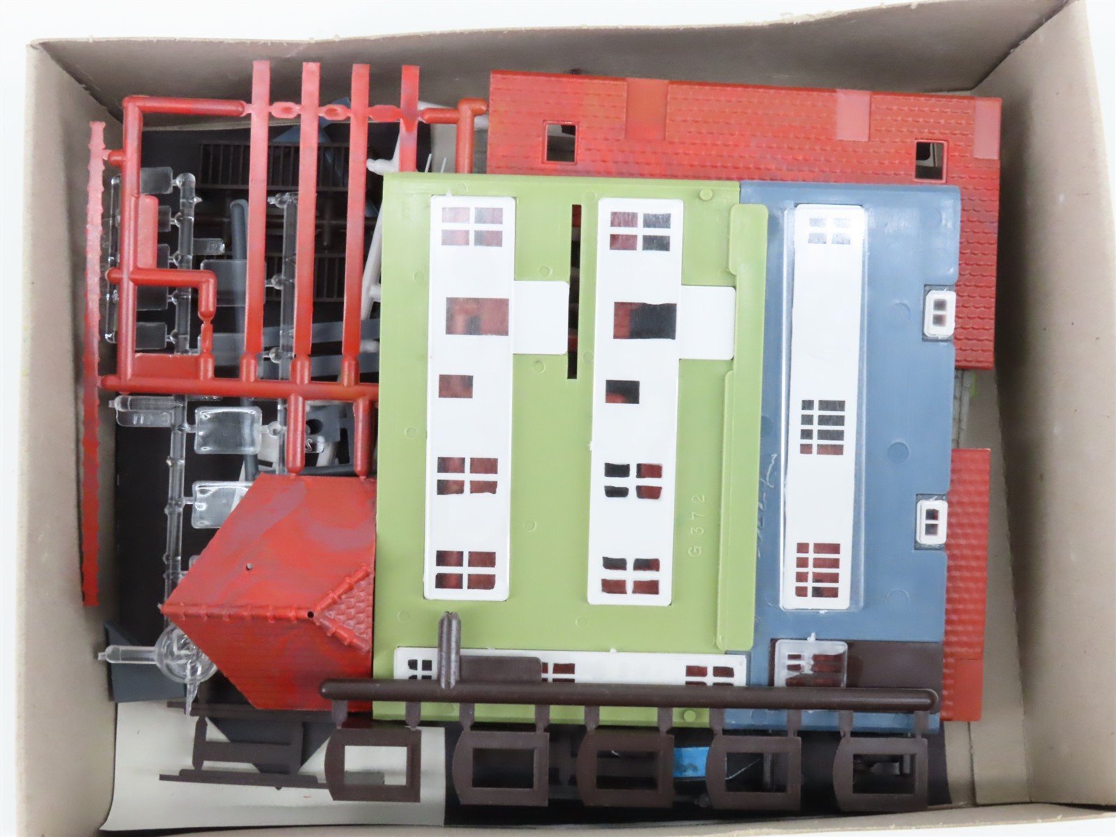 HO 1/87 Scale Kibri Kit 8358 City House With Market - Partially Assembled